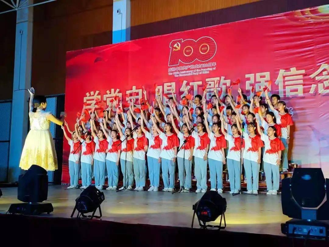 救援受困山洞的男子